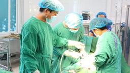 Phẫu thuật thành công u nang buồng trứng lớn nặng gần 8 kg tại Bệnh viện đa khoa Tỉnh Lai Châu