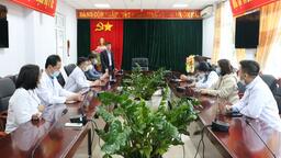 Đoàn cán bộ Y tế Bệnh viện đa khoa (BVĐK) tỉnh hỗ trợ công tác chống dịch Covid- 19 tại huyện Sìn Hồ