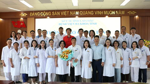 BỆNH VIỆN ĐA KHOA TỈNH LAI CHÂU TRAO QUYẾT ĐỊNH BỔ NHIỆM LẠI GIÁM ĐỐC BỆNH VIỆN