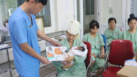 BỆNH VIỆN ĐA KHOA TỈNH TỔ CHỨC TUYÊN TRUYỀN VÀ TƯ VẤN  NUÔI CON BẰNG SỮA MẸ