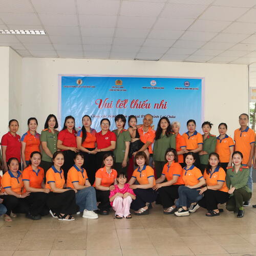 BỆNH VIỆN ĐA KHOA TỈNH PHỐI HỢP CÙNG NHÓM CHÁO THIỆN NGUYỆN, HỘI PNCS - ANND CÔNG AN TỈNH,CHI ĐOÀN PHÒNG QUẢN LÝ XUẤT NHẬP CẢNH TỔ CHỨC CHƯƠNG TRÌNH “QUỐC TẾ THIẾU NHI 1/6” CHO CÁC BỆNH NHI
