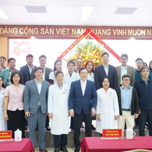 Phó Bí thư Tỉnh ủy Thăm và chúc mừng  viên chức, người lao động Bệnh viện Đa khoa tỉnh nhân Ngày Thầy thuốc Việt Nam