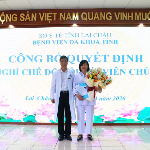 BỆNH VIỆN ĐA KHOA TỈNH CÔNG BỐ QUYẾT ĐỊNH NGHỈ HƯU CỦA CÁN BỘ, VIÊN CHỨC