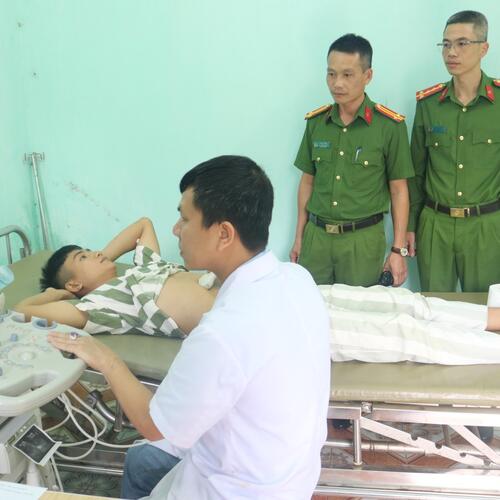 BỆNH VIỆN ĐA KHOA TỈNH  KHÁM SỨC KHỎE ĐỊNH KỲ CHO PHẠM NHÂN TẠI TRẠI TẠM GIAM CÔNG AN TỈNH LAI CHÂU