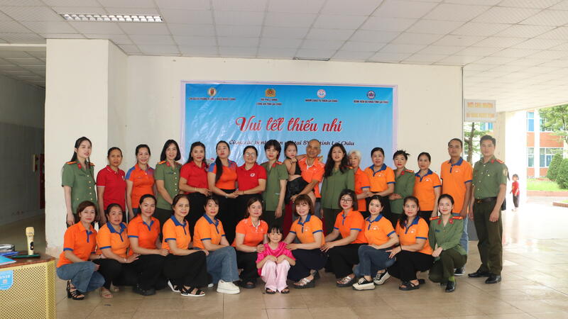BỆNH VIỆN ĐA KHOA TỈNH PHỐI HỢP CÙNG NHÓM CHÁO THIỆN NGUYỆN, HỘI PNCS - ANND CÔNG AN TỈNH,CHI ĐOÀN PHÒNG QUẢN LÝ XUẤT NHẬP CẢNH TỔ CHỨC CHƯƠNG TRÌNH “QUỐC TẾ THIẾU NHI 1/6” CHO CÁC BỆNH NHI