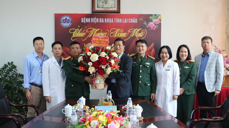 Thăm và chúc mừng Bệnh viện Đa khoa tỉnh Nhân Ngày Thầy thuốc Việt Nam 27/2