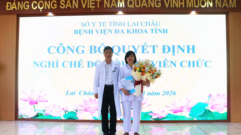 BỆNH VIỆN ĐA KHOA TỈNH CÔNG BỐ QUYẾT ĐỊNH NGHỈ HƯU CỦA CÁN BỘ, VIÊN CHỨC