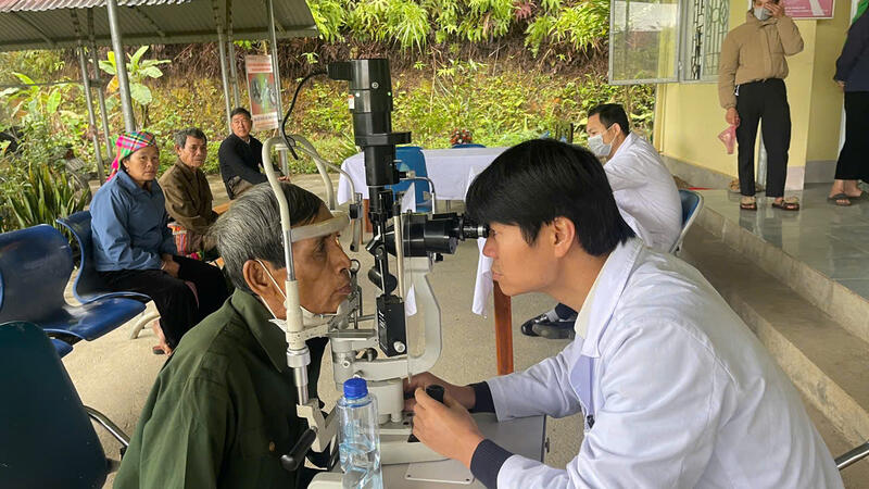 Bệnh viện Đa khoa tỉnh Lai Châu tổ chức khám sàng lọc bệnh về mắt và cấp phát thuốc miễn phí cho người dân trên địa bàn tỉnh hưởng ứng Ngày sức khoẻ toàn dân (07/4)