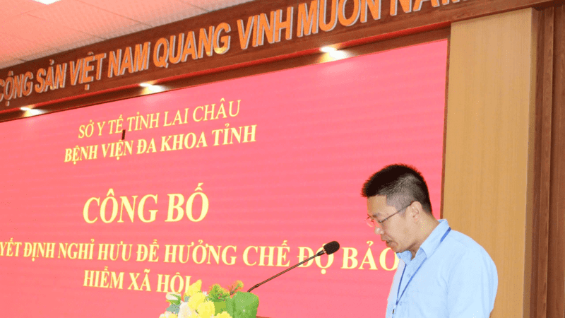 BỆNH VIỆN ĐA KHOA TỈNH CÔNG BỐ QUYẾT ĐỊNH NGHỈ HƯU CỦA CÁN BỘ, VIÊN CHỨC