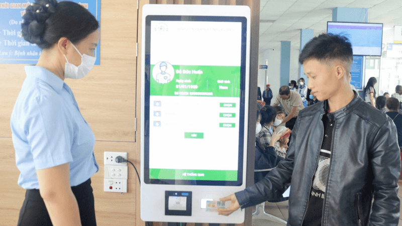 BỆNH VIỆN ĐA KHOA TỈNH LAI CHÂU ỨNG DỤNG HỆ THỐNG KIOSK THÔNG MINH TRONG ĐĂNG KÝ KHÁM CHỮA BỆNH