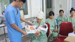 BỆNH VIỆN ĐA KHOA TỈNH TỔ CHỨC TUYÊN TRUYỀN VÀ TƯ VẤN  NUÔI CON BẰNG SỮA MẸ