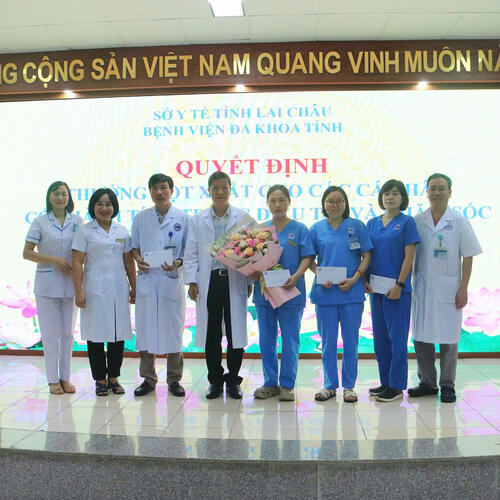BỆNH VIỆN ĐA KHOA TỈNH LAI CHÂU KHEN THƯỞNG ĐỘT XUẤT CÁC CÁ NHÂN CÓ THÀNH TÍCH XUẤT SẮC TRONG  ĐIỀU TRỊ CHĂM SÓC TRẺ SƠ SINH NẶNG 600 GRAM